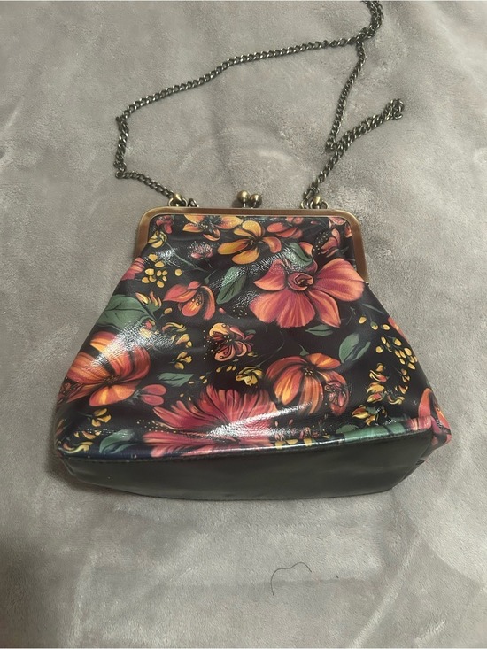 Patricia Nash Handbags - Patricia Nash Black Floral Kisslock Shoulder Bag with Red and Orange Blooms